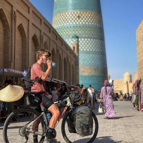 Steam周销榜,杀戮尖塔2稳坐榜首,红色沙漠强势攀升至第二 Steam周销榜,杀戮尖塔2稳坐榜首,红色沙漠强势攀升至第二