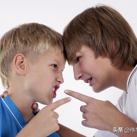 伤身体！睡得晚和睡得少危害都不小，到底哪个更严重？