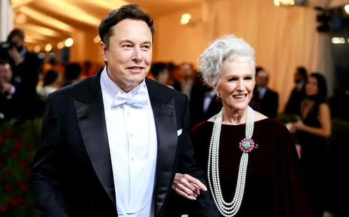 马斯克母亲现身王腾发布会，高跟鞋美女产品经理也来了！