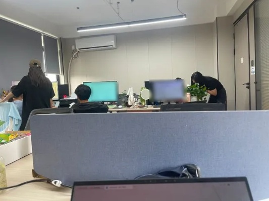 杭州假装上班公司火出圈，员工月入七八万怎么做到？