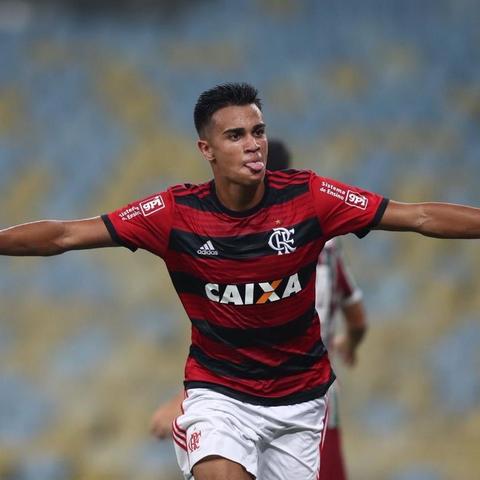 传奇世界2好玩吗？2026年深度实测，这3个职业选择让平民玩家也能逆袭