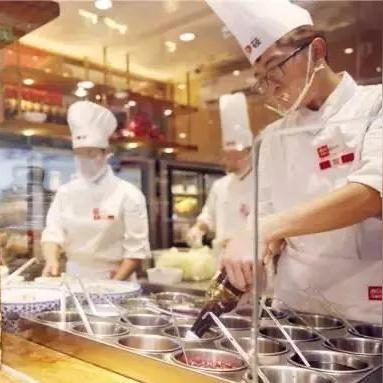 贾国龙新店定价遭质疑 回应:在改 新增免费续面服务 贾国龙新店定价遭质疑 回应:在改 新增免费续面服务