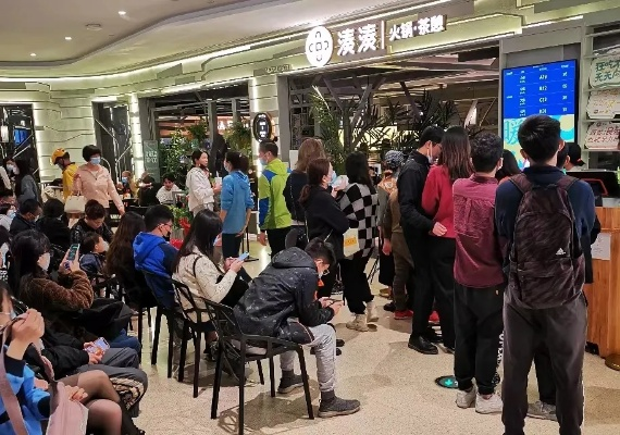 一网红店爆火前方等位3200桌 顾客排队到崩溃