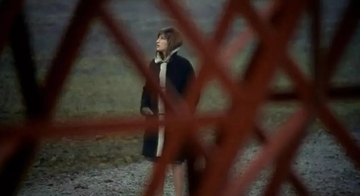 韩媒给《红色沙漠》9分!入口微苦 越品越有味 韩媒给《红色沙漠》9分!入口微苦 越品越有味