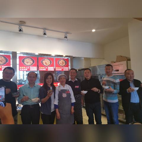 西贝风雨飘摇 贾国龙隐身两月后开新店做焖面