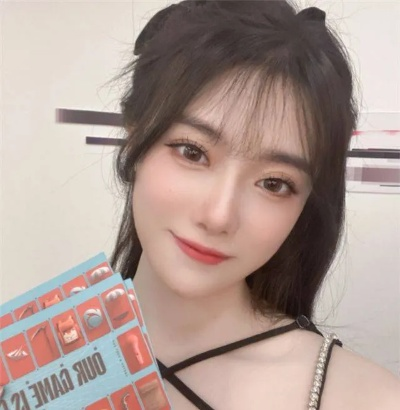 伤得太深！小钰分手后主持全程低迷 却被批"摆臭脸"