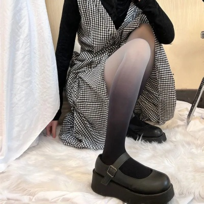 “渐变色丝袜”在海外走红 脚到大腿根从深到浅