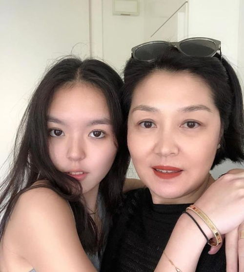 曾6岁获全球最美女孩封号的法国名模，如今宣布订婚！