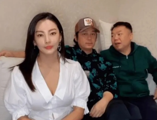 张雨绮宣称怀孕却直播卖塑身衣，正背不分动态图引关注