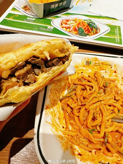 15元魏家凉皮汉堡用料扎实登热搜，被赞性价比超高！