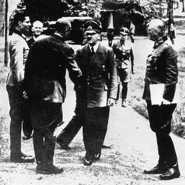 刺杀希特勒国语版高清资源在哪？2026年最新配音对比与历史真相全解析