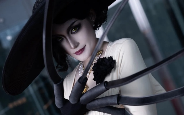 生化8八尺夫人脸模神还原COS,丰腴腰姿宛如本尊再现 生化8八尺夫人脸模神还原COS,丰腴腰姿宛如本尊再现