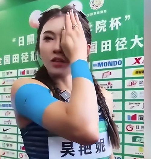 惊！裸背女主办公时，与女友激战一小时囧图曝光