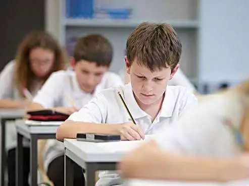 中园石化加油闹乌龙,英文仅少一个I引热议 中园石化加油闹乌龙,英文仅少一个I引热议