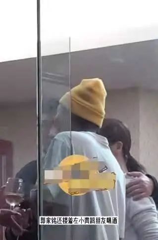 酒店员工开窗打断情侣亲密，要求道歉赔偿