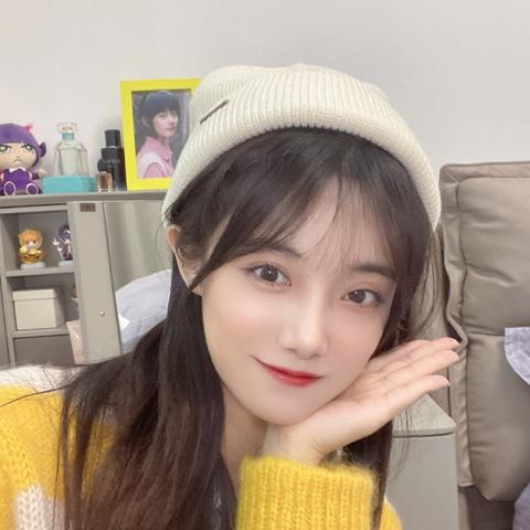 骆歆解说风格属于什么类型？电竞主持人场景化表达与职业进阶全解析