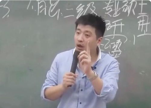 张雪峰被提醒嘴唇发紫，网友，警惕心脏问题信号