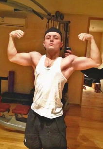 甲亢哥健身一年变化引热议，网友直呼要去健身