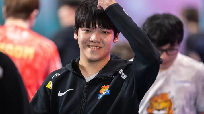 LPL冠军中单回归，继续征战赛段二