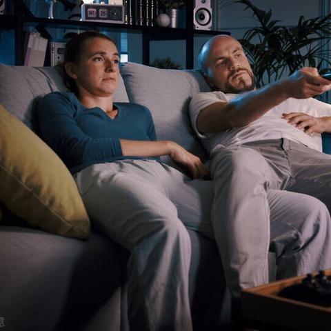 开灯睡觉竟致肥胖？20岁女生体重达200斤