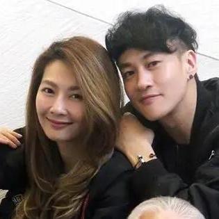 何润东夫妻16年异地恋,每年相聚不足两月 何润东夫妻16年异地恋,每年相聚不足两月