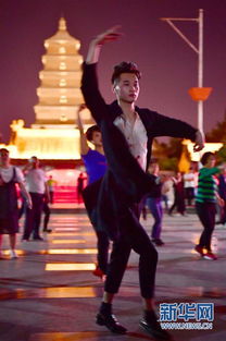 2026广场舞新物种,撒贝宁关晓彤同款为何让年轻人上头?3天速成+完整动作拆解 2026广场舞新物种,撒贝宁关晓彤同款为何让年轻人上头?3天速成+完整动作拆解