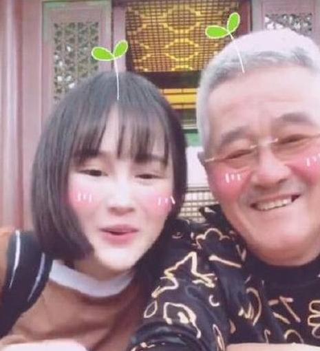 毕福剑女儿搞怪照类型全解析,从亚文化符号到可复制的个性穿搭实战指南 毕福剑女儿搞怪照类型全解析,从亚文化符号到可复制的个性穿搭实战指南