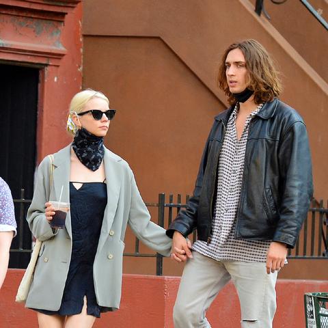 东京红毯，安雅·泰勒-乔伊惊艳亮相日本