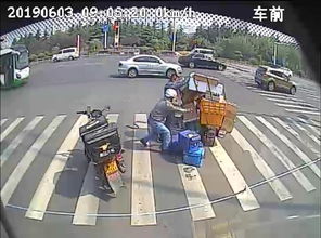 外卖小哥闻声报警救出被困小伙 家中玩捆绑惊险一幕 外卖小哥闻声报警救出被困小伙 家中玩捆绑惊险一幕