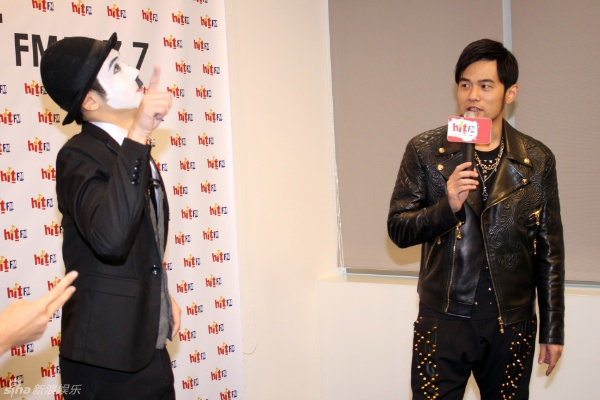 周杰伦自曝求婚内幕，服务员全是演员