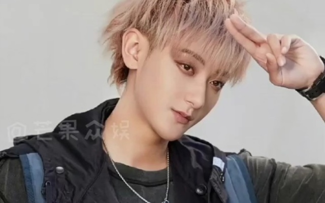 黄子韬斑秃经历警示，断碳水减肥与生姜擦头反加重