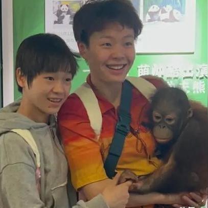 世界泳联齐贺乌龟大户全红婵19岁生日