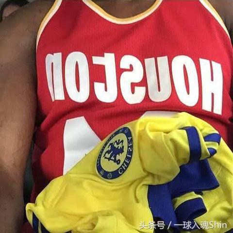 iPhone 1-17自拍对比热议,网友直言进化不明显 iPhone 1-17自拍对比热议,网友直言进化不明显