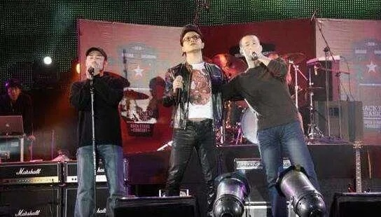 汪峰旭日阳刚再掀热搜 网友借旧案讽单依纯侵权