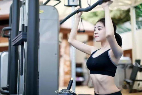 LOL余霜孕期健身照，每日运动的坚持日常